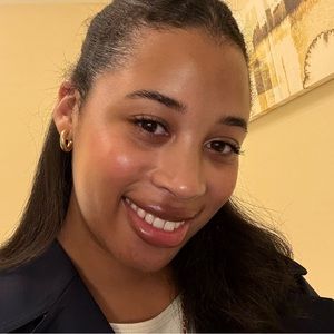 Meet your Posher, Elizabeth